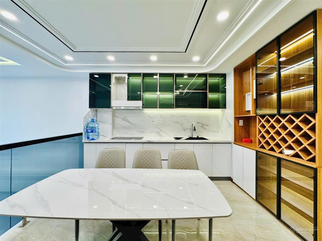 Nhà có thang máy + xây 6 tầng  đường bạch đằng  bán 14 tỷ