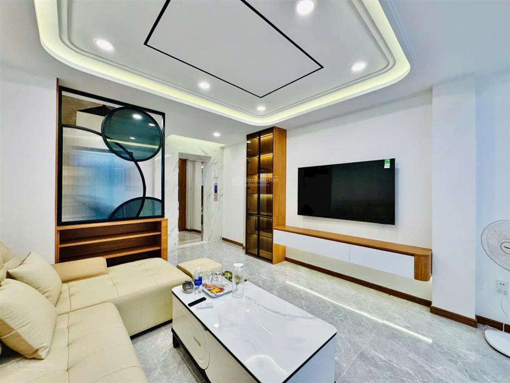 Nhà có thang máy + xây 6 tầng  đường bạch đằng  bán 14 tỷ