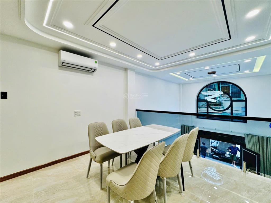 Nhà có thang máy + xây 6 tầng  đường bạch đằng  bán 14 tỷ