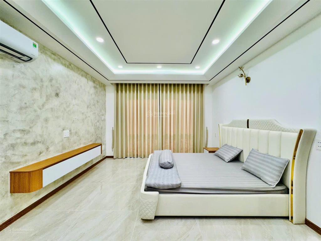 Nhà có thang máy + xây 6 tầng  đường bạch đằng  bán 14 tỷ