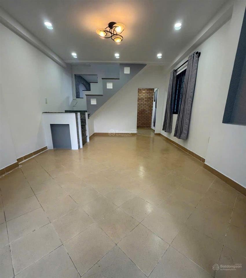 Nhà cách bùi đình túy 40m  xây 2 tầng  bán 6.7 tỷ