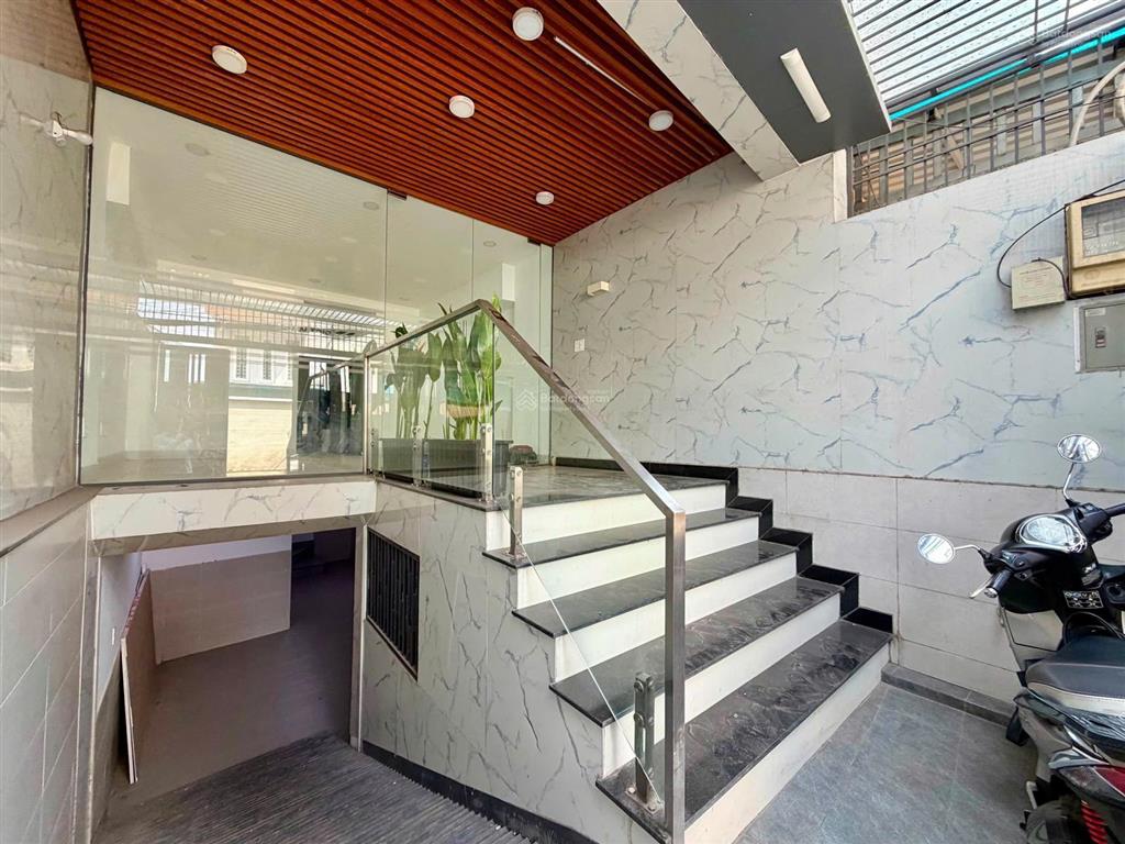 Bán nhà xây có hầm + thang máy  mặt tiền đường nguyễn xí nối dài  13 tỷ