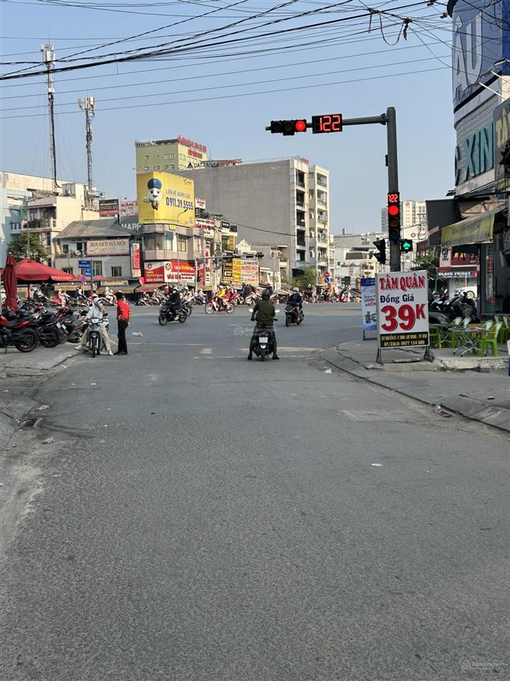 Bán nhà xây có hầm + thang máy  mặt tiền đường nguyễn xí nối dài  13 tỷ