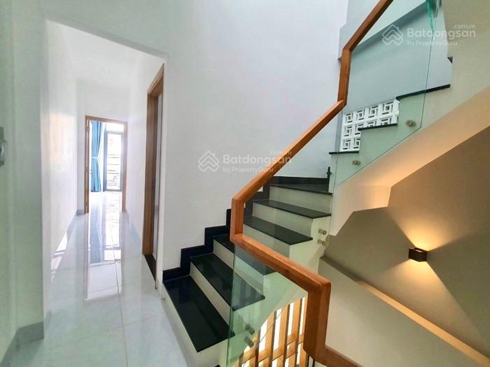 Nhà xây 3 tầng  mặt tiền đường số 16, p. thạnh mỹ lợi quận 2