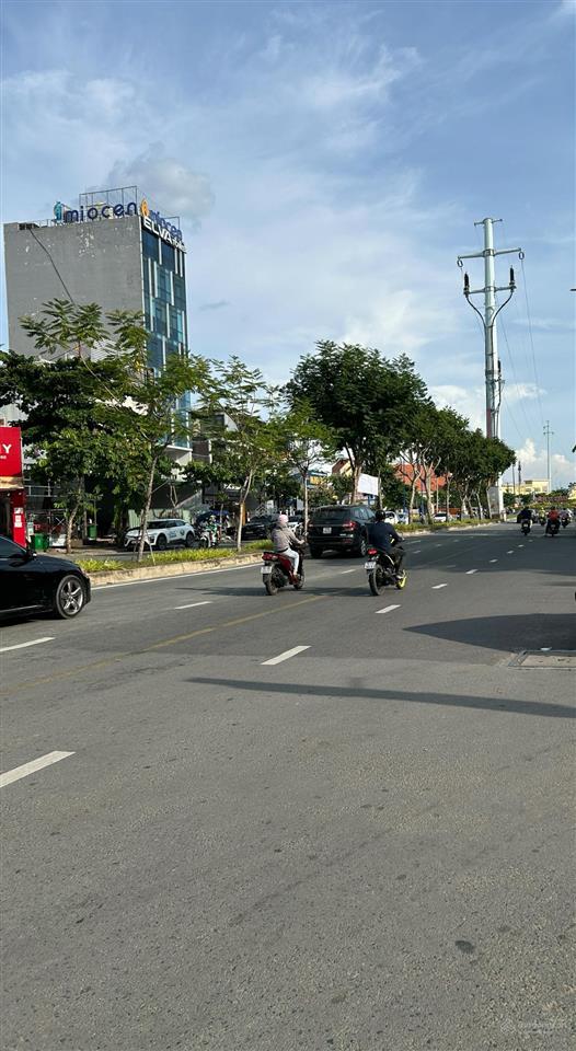Bán 150m đất thổ cư, cạnh đường trần não  bán 35 tỷ