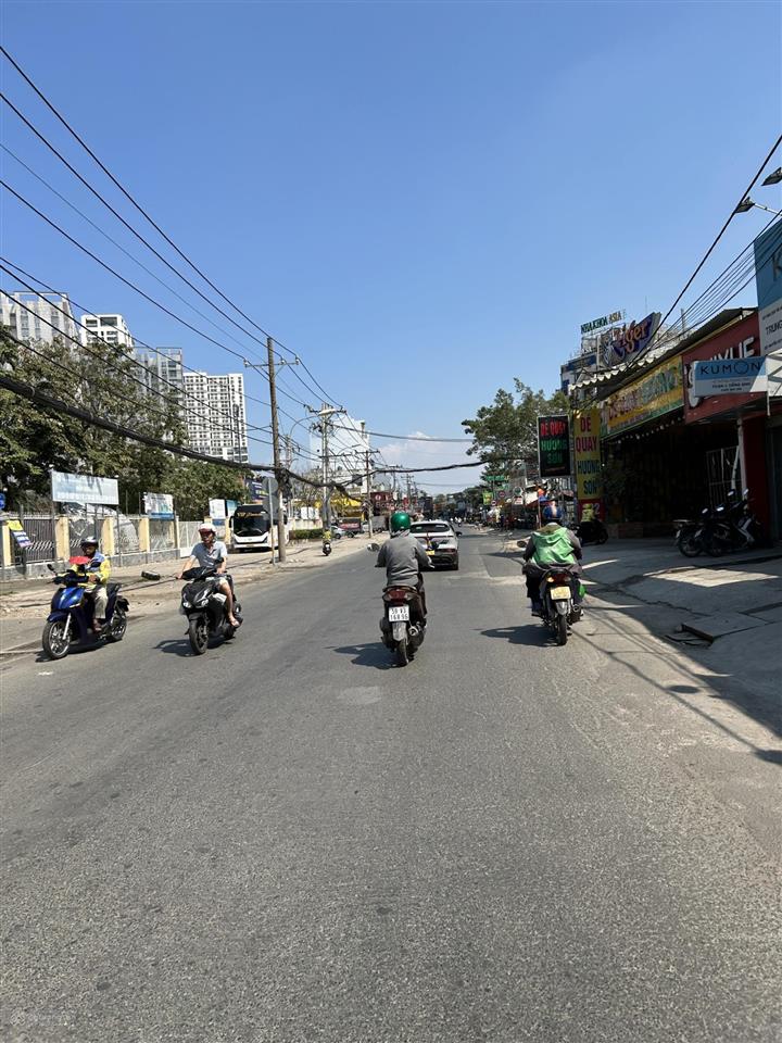 Đất góc 2 mặt tiền đường rộng 16m + 12m, dt 8 x 17m, cách nguyễn duy trinh 40m, 13,5 tỷ