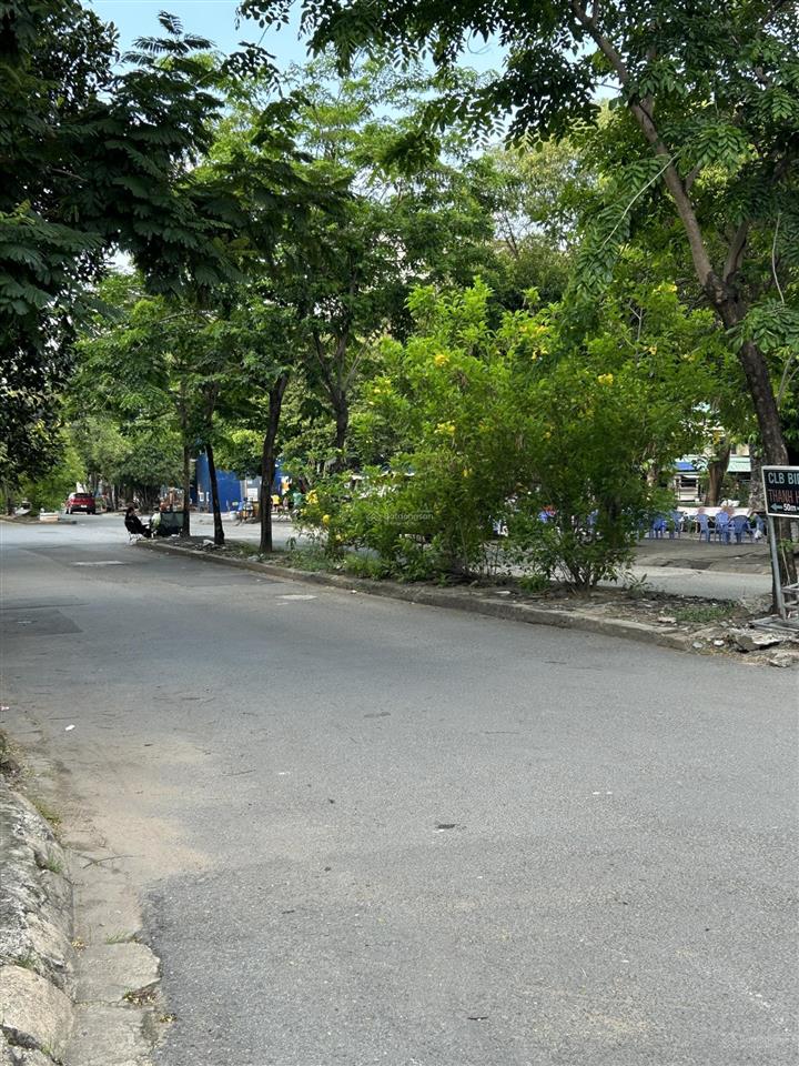 Đất góc 2 mặt tiền đường rộng 16m + 12m, dt 8 x 17m, cách nguyễn duy trinh 40m, 13,5 tỷ
