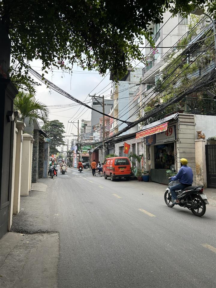Nhà xây 1 hầm + 7 tầng + thang máy  khu đường trần bình trọng