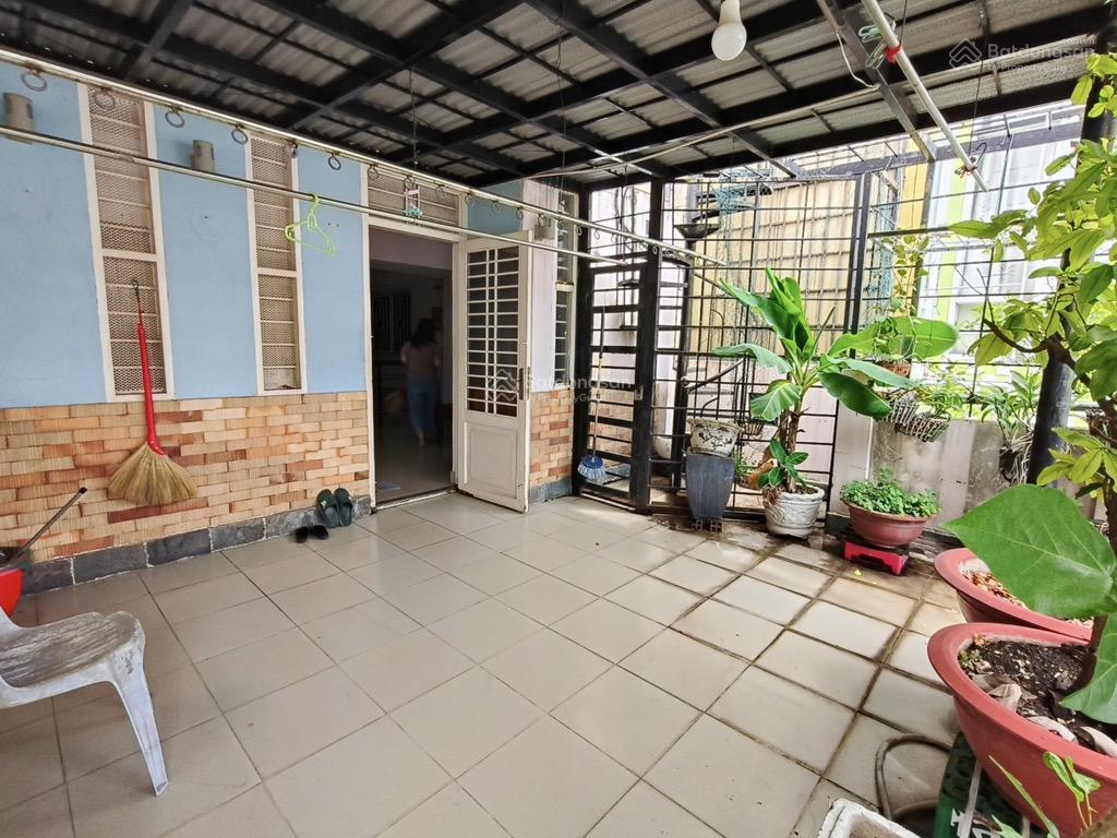 Nhà 6 x 12m  xây 4 tầng  góc 2 mt đường lê tự tài cạnh đường thích quảng đức  bán 12,5 tỷ