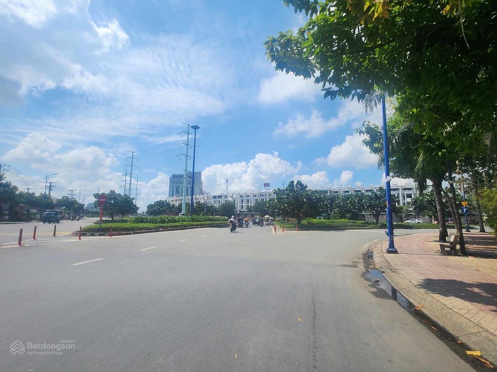 Nhà 6 x 20m  2 mặt tiền trước sau  đường đồng văn cống  giá 23,5 tỷ
