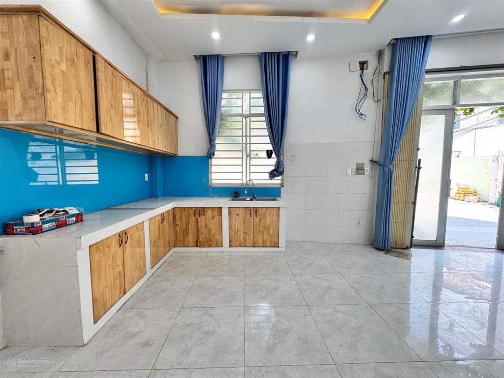 Bán nhà mặt tiền kinh doanh đường số 11  p. bình trưng tây