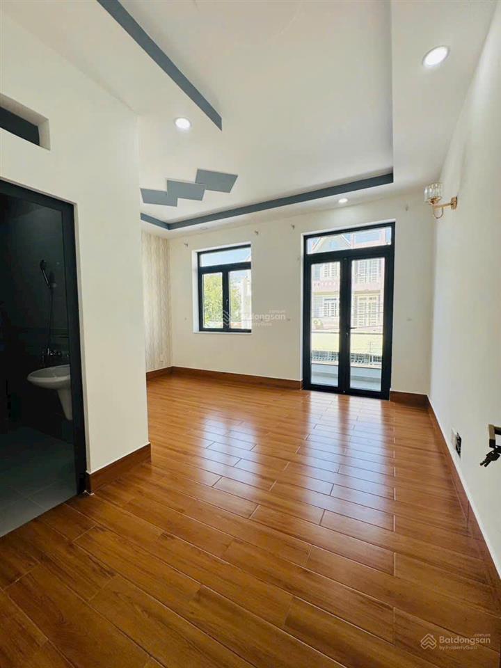 Nhà khu đường trần não dt 4 x 16m xây 3 tầng  bán 13 tỷ