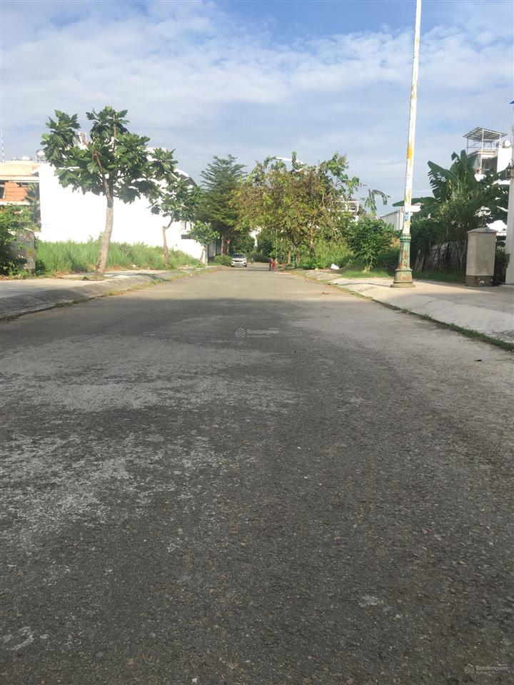 Đất  dự án  đại học bách khoa  p. phú hữu  ngay đỗ xuân hợp rẽ vào.