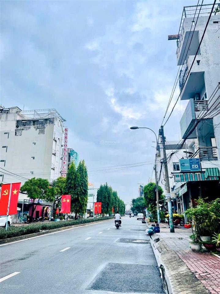 Bán nhà mặt tiền đường đại lộ 2  gần đỗ xuân hợp bán 13 tỷ