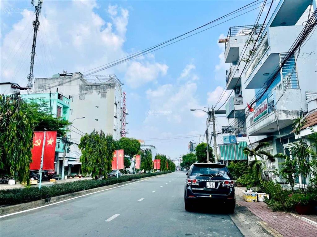 Bán nhà mặt tiền đường đại lộ 2  gần đỗ xuân hợp bán 13 tỷ