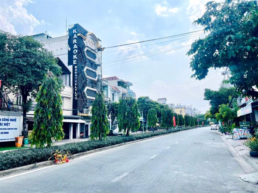 Bán nhà mặt tiền đường đại lộ 2  gần đỗ xuân hợp bán 13 tỷ