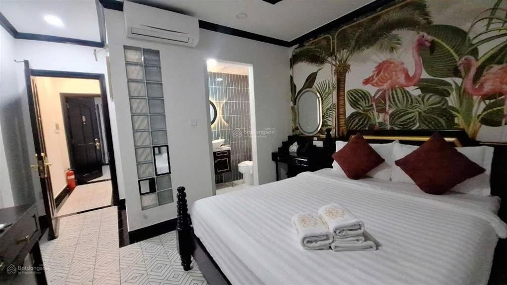 Nhà 5 tầng  cạnh đường phạm viết chánh, bán 22 tỷ