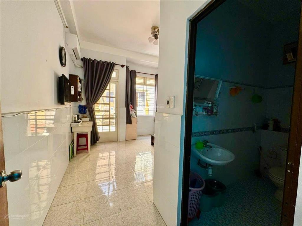 Nhà 68m  xây 6 tầng  mặt tiền đường đào duy anh giá 19 tỷ