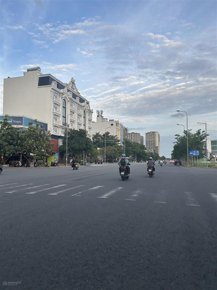 Đất kiến á góc 2 mặt tiền đường 20m + 12m bán 15 tỷ