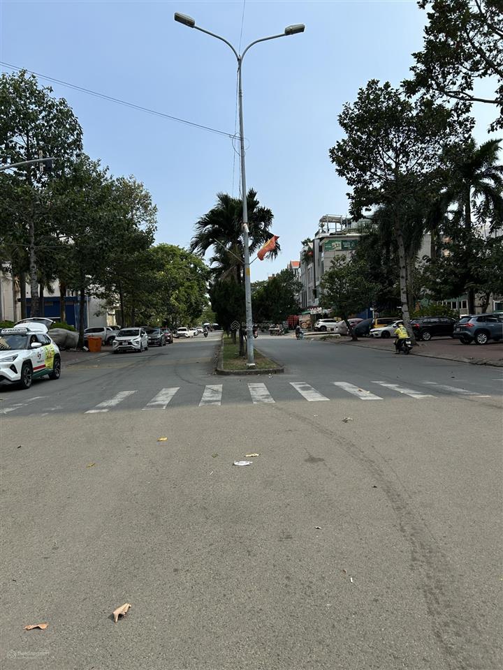 Bán đất  mặt tiền đường bùi tá hán  dt 10 x 16m  giá 36,5 tỷ.