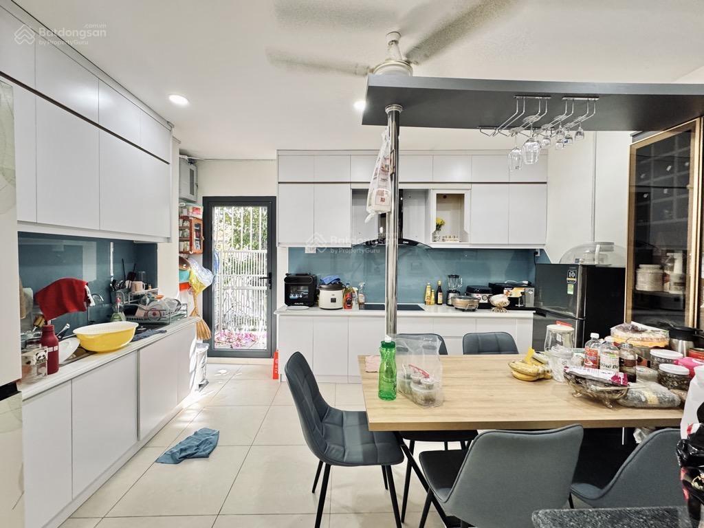Nhà 5.7 x 20m  xây 4 tầng mới  cạnh bùi đình túy  bán 15 tỷ