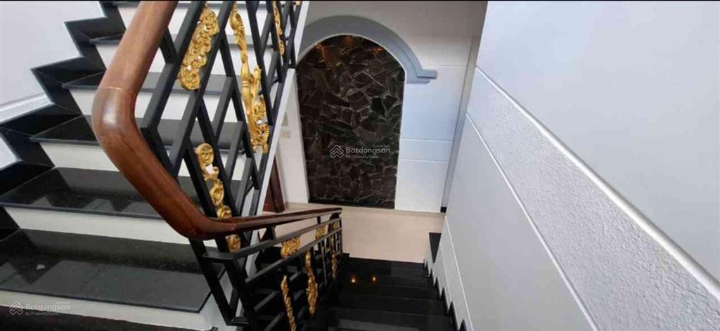 Nhà 5.5m x 18m, 4 tầng  mặt tiền đường số 39 cạnh đường nguyễn tuyển, 12.5 tỷ