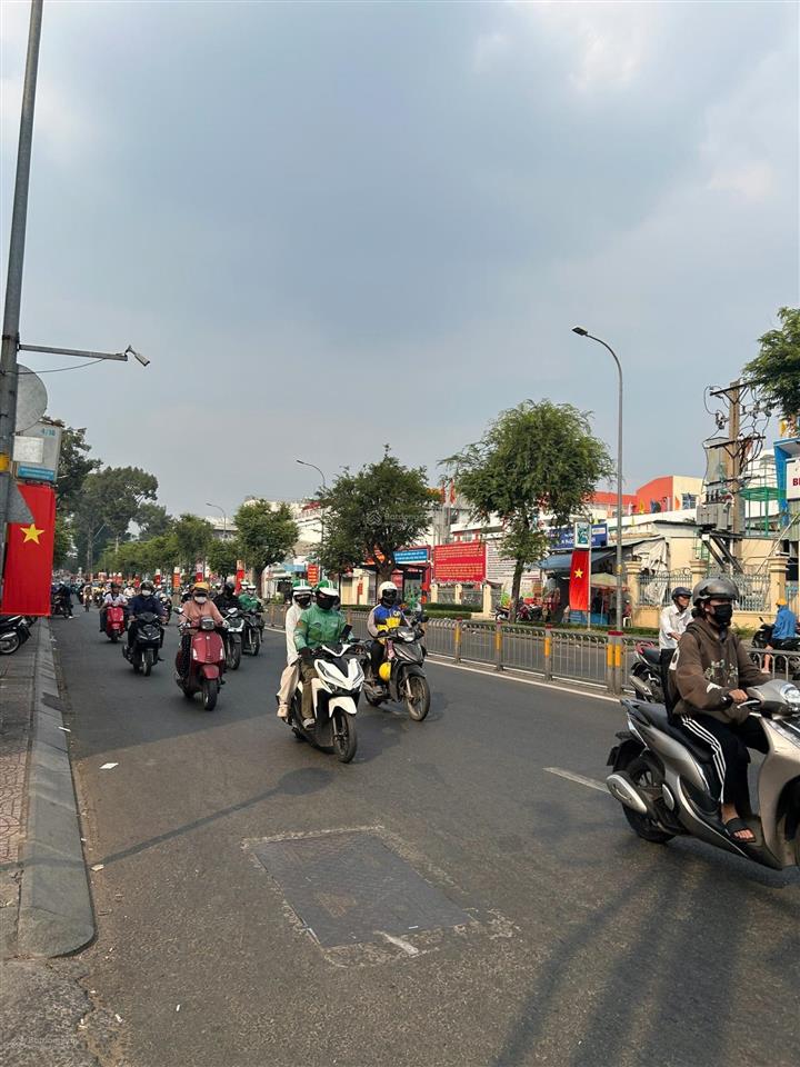 Chủ cần bán nhà 80m, 7 tầng, cách lê văn duyệt 50m, giá 17 tỷ