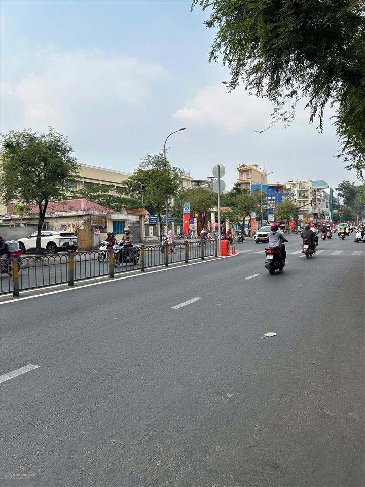 Chủ cần bán nhà 80m, 7 tầng, cách lê văn duyệt 50m, giá 17 tỷ