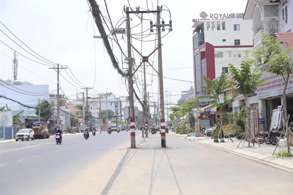 Nhà 7 x 24m  ngay nguyễn thị định rẽ vào  bán 10 tỷ