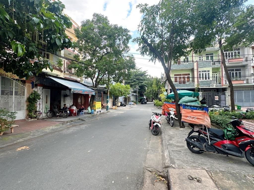 Bán nhà đối diện công viên đường số 18a gần đỗ xuân hợp 8,9 tỷ