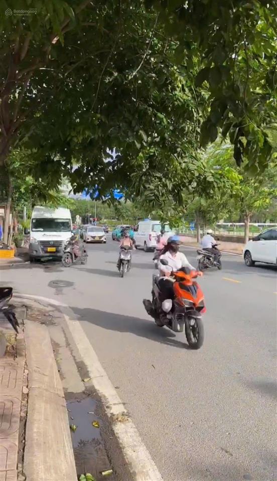 Bán nhà cách đường nguyễn văn hưởng 20m phường thảo điền