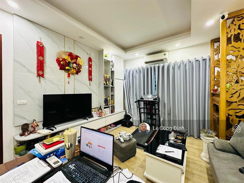 Lô góc thoáng sáng  6 tầng  full nội thất  lạc long quân  9.3 tỷ