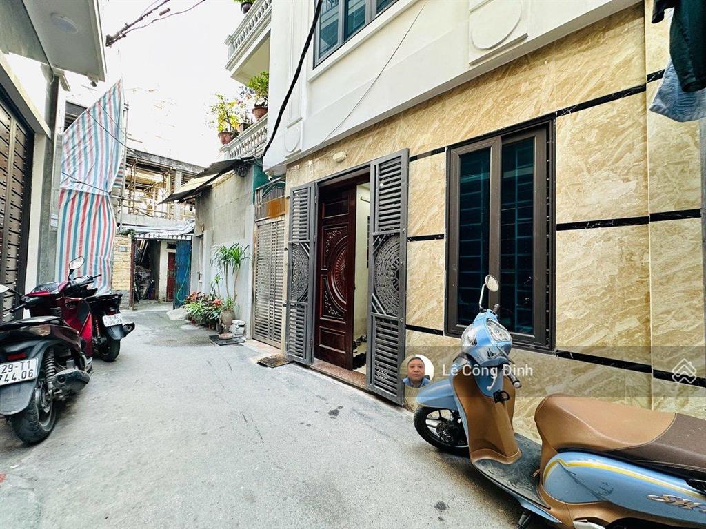 Lô góc thoáng sáng  6 tầng  full nội thất  lạc long quân  9.3 tỷ