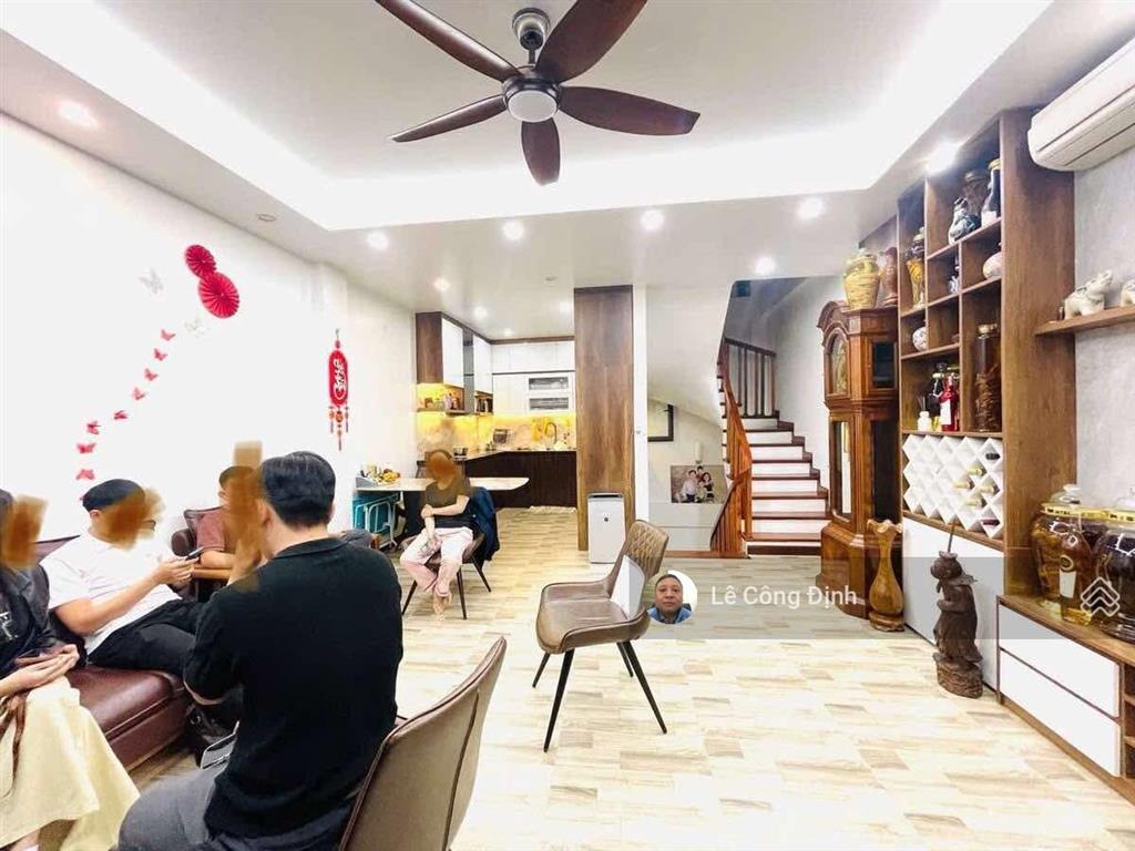 Bán nhà lạc long quân  tây hồ  42m  5 tầng  mt 5m  ngõ thông  ô tô vào nhà  17 tỷ