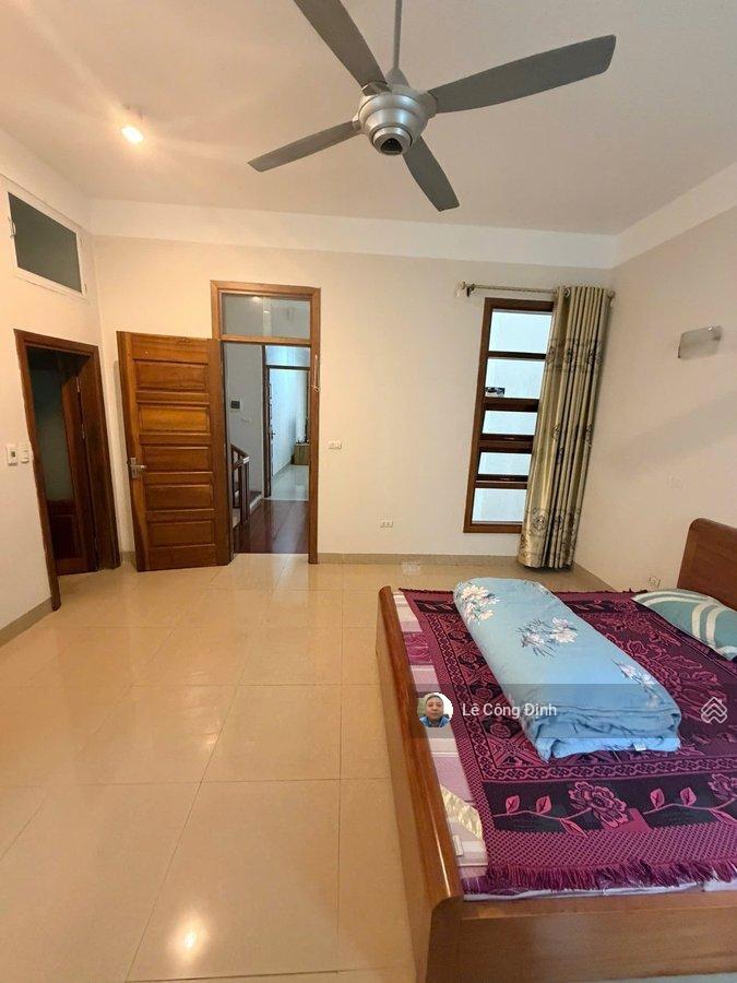 Bán nhà võng thị, tây hồ, 114m2 5 tầng gần hồ tây, ô chờ thang máy 2 mặt tiền, 24 tỷ