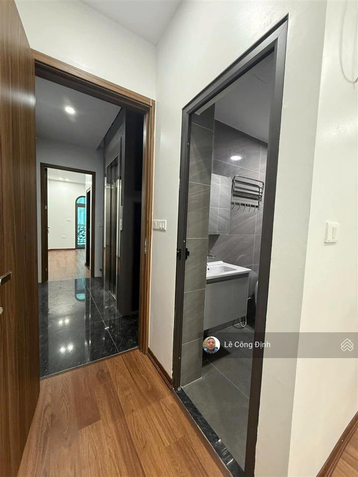 Bán nhà đội cấn  ba đình  7 tầng thang máy  mt 4.5m  hơn 17 tỷ