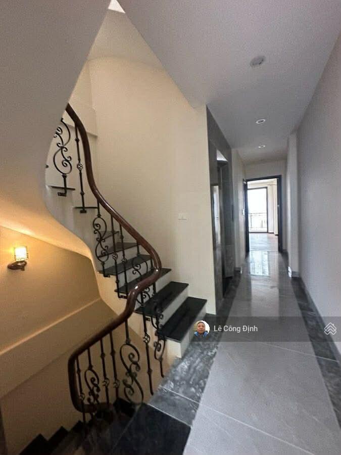 Bán nhà lạc long quân  tây hồ  59m2  5 tầng  thang máy  hơn 13 tỷ