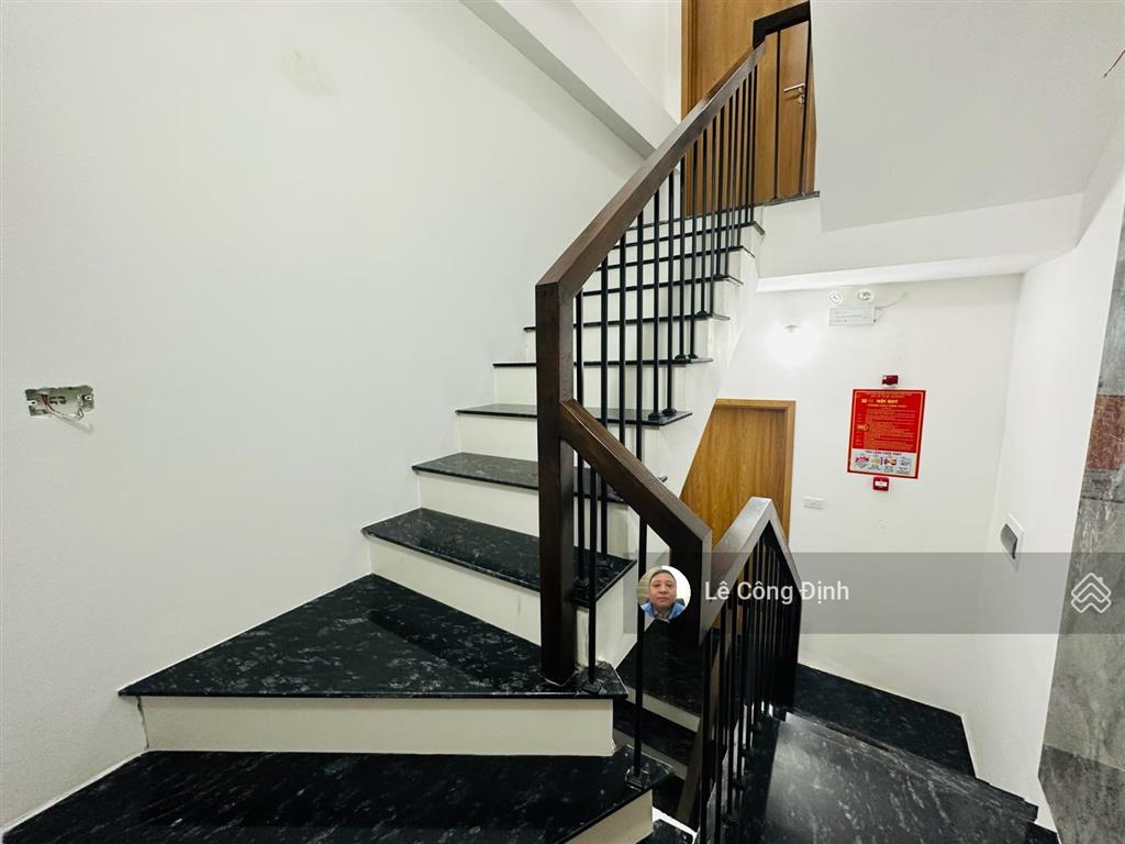 Bán ccmn view hồ tây  63m  6 tầng thang máy  10 phòng  hơn 14.8 tỷ