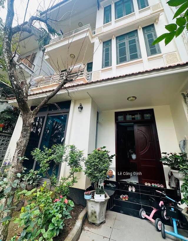 Bán biệt thự văn cao  ba đình  141m2  mt 8.2m  hơn 40 tỷ