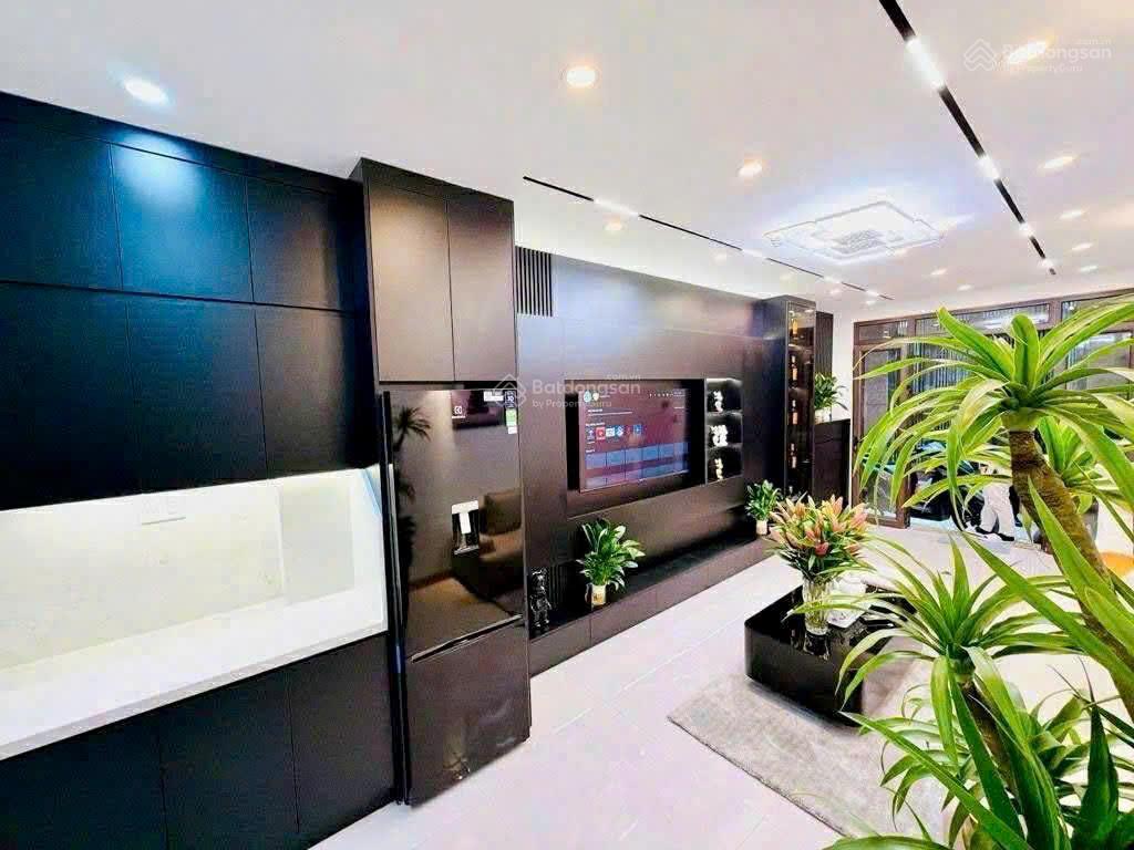 Ngõ quỳnh hoa hậu hbt  nhà mới ở luôn  ngõ thông  20m ra ô tô  30m2, 8,95 tỷ