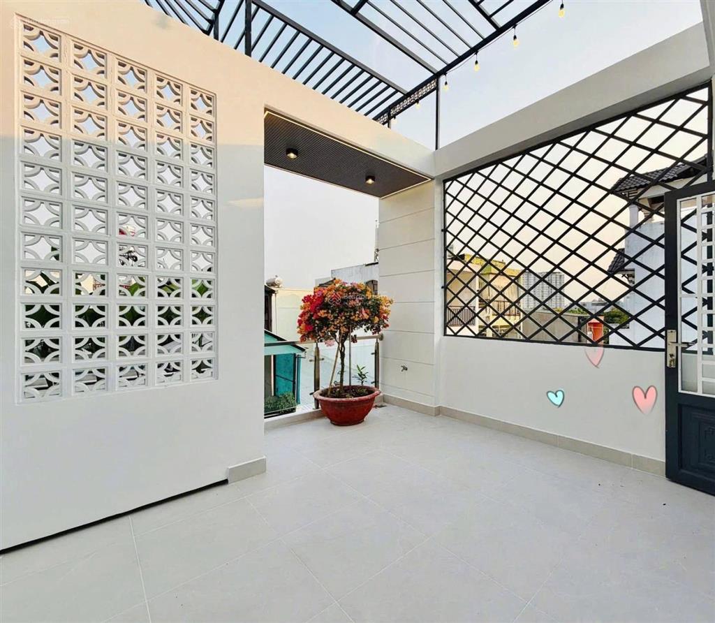 Chuyển chổ ở bán nhà đ.phùng khắc khoang  q.1, giá 4tỷ850/80,5m2, cho thuê 32tr, gần cv lê văn tám