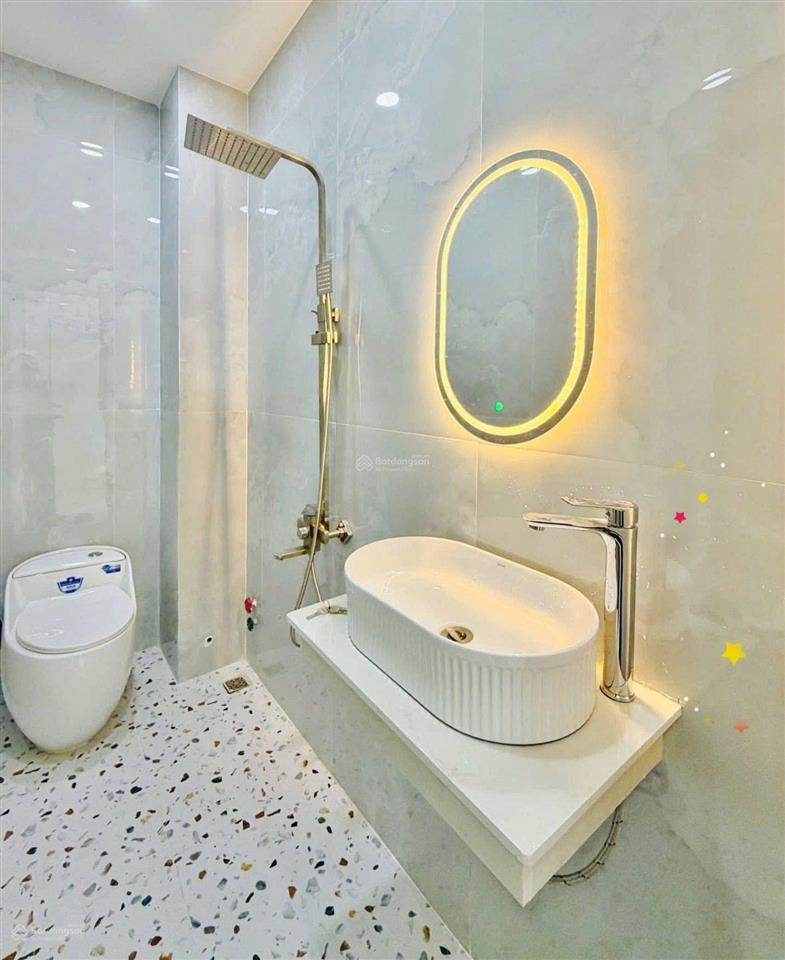 Chuyển chổ ở bán nhà đ.phùng khắc khoang  q.1, giá 4tỷ850/80,5m2, cho thuê 32tr, gần cv lê văn tám