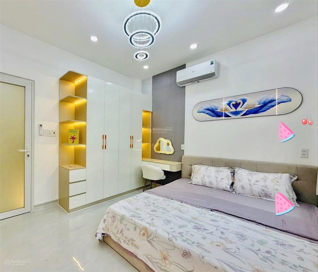 Chuyển chổ ở bán nhà đ.phùng khắc khoang  q.1, giá 4tỷ850/80,5m2, cho thuê 32tr, gần cv lê văn tám