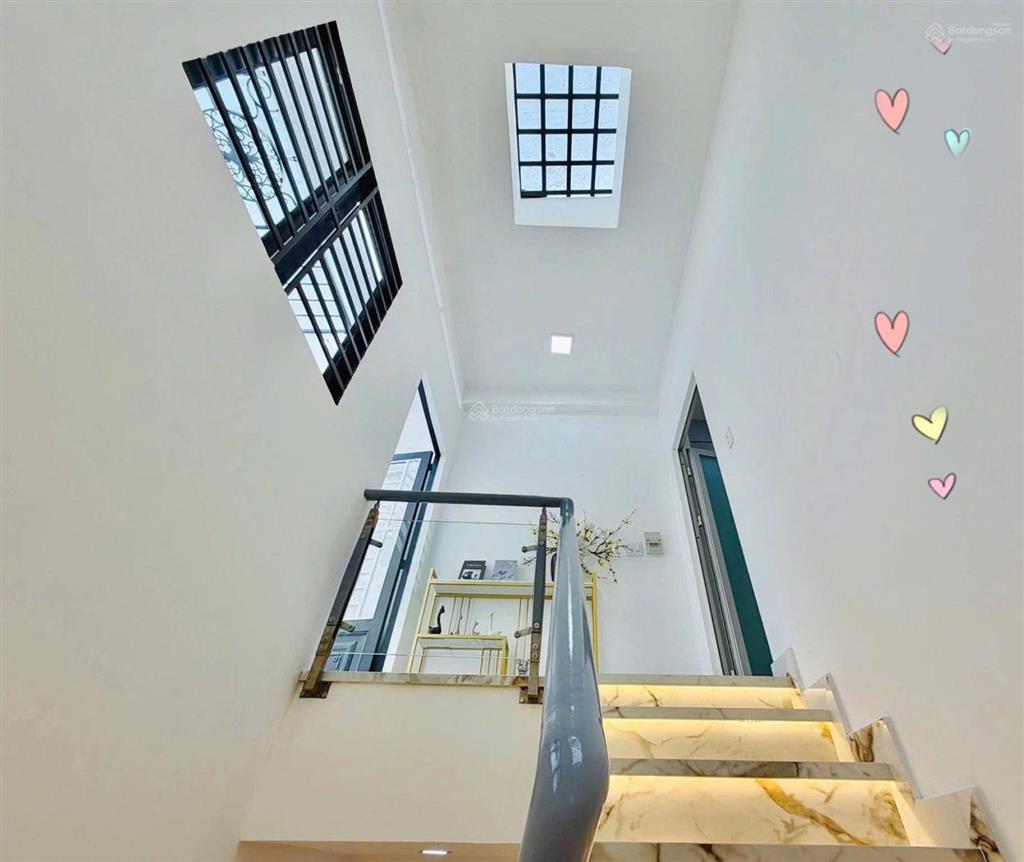 Chuyển chổ ở bán nhà đ.phùng khắc khoang  q.1, giá 4tỷ850/80,5m2, cho thuê 32tr, gần cv lê văn tám