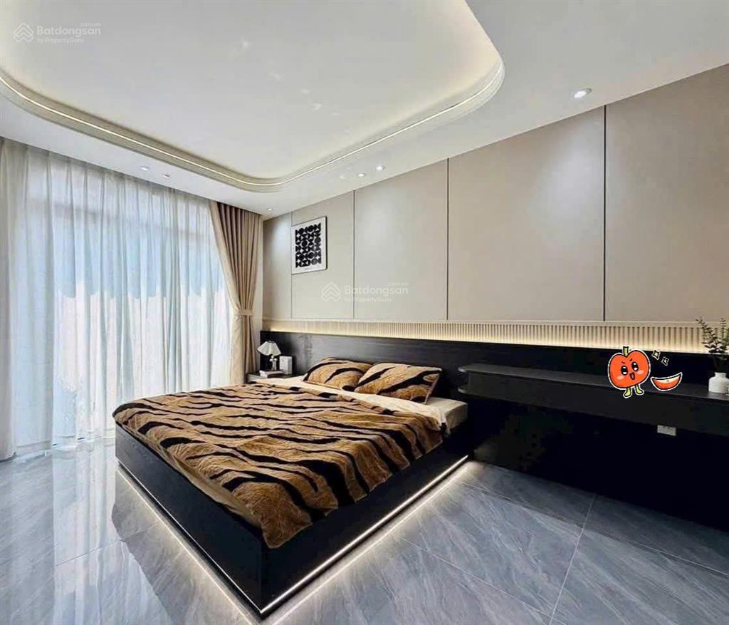 Chuyển công tác bán nhà 5tỷ220/88,2m2, đ.oto phùng khắc khoan  q.1, cho thuê 36tr, gần hồ con rùa