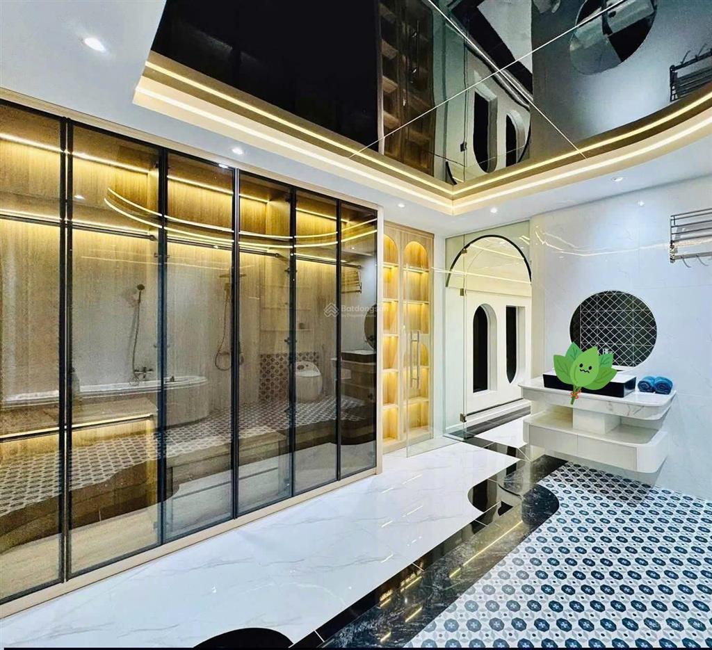 Chuyển công tác bán nhà 5tỷ220/88,2m2, đ.oto phùng khắc khoan  q.1, cho thuê 36tr, gần hồ con rùa