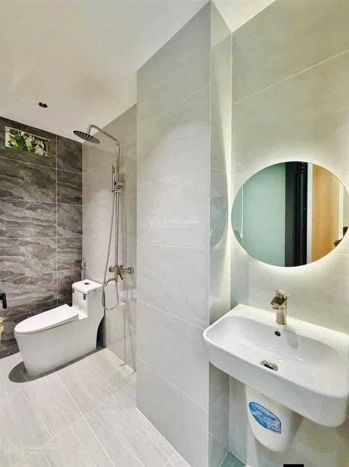 Chính chủ bán nhà cho thuê 22tr, đường oto đoàn văn bơ  quận 4, giá 3tỷ460/70m2, gần chợ xóm chiếu