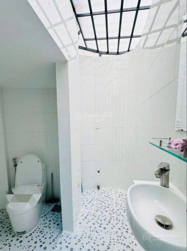 Nhà ngộp đường nguyễn hữu cảnh  p. 22 bình thạnh,  68,5m2, cho thuê 21tr gần landmark 81