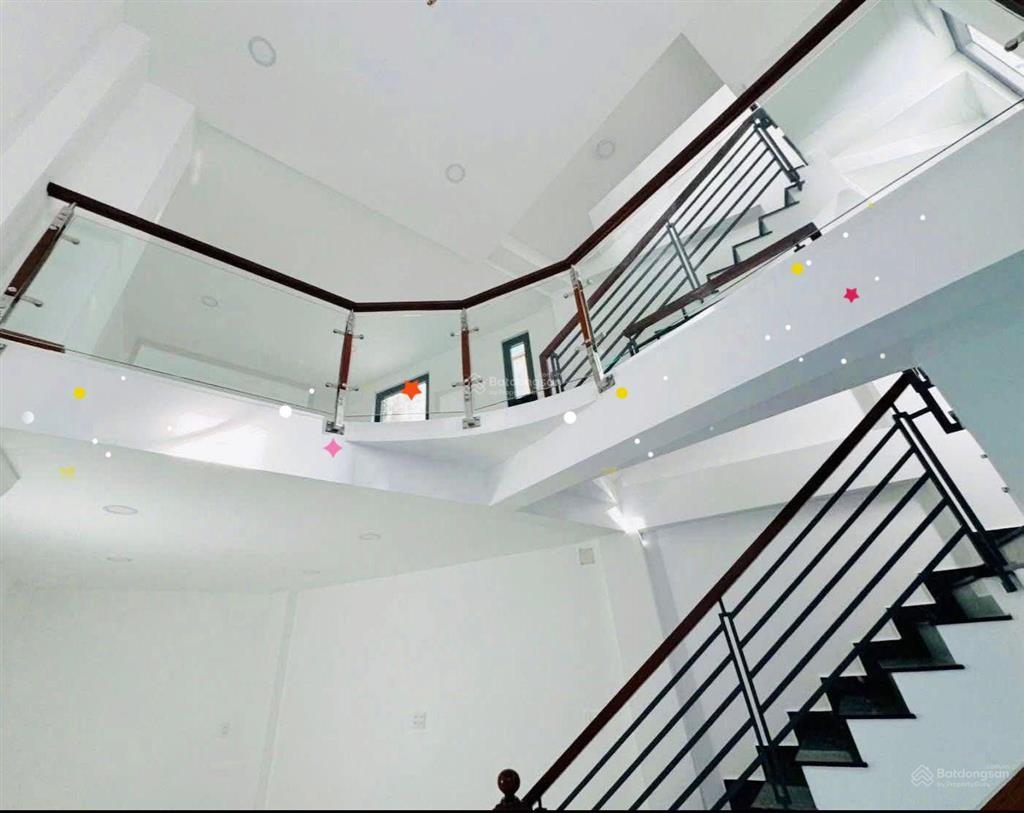 Nhà ngộp đường nguyễn hữu cảnh  p. 22 bình thạnh,  68,5m2, cho thuê 21tr gần landmark 81