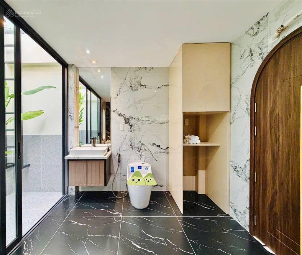 Thiếu vốn bán nhà đường oto nguyễn trãi  q.1, 86,2m2, cho thuê 33tr, gần cv 23 tháng 9